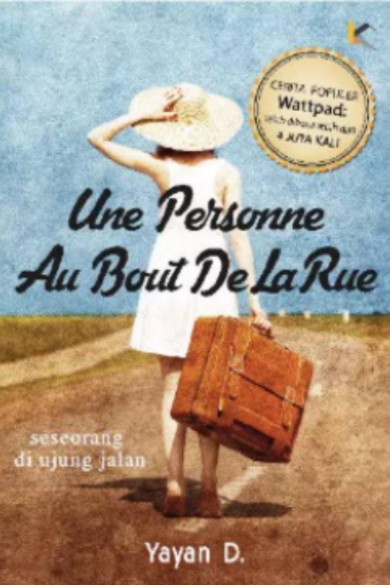 Une Personne Au Bout De La Rue