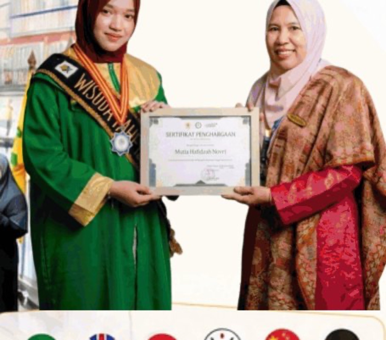 Penyerahan penghargaan kepada santri Kauman